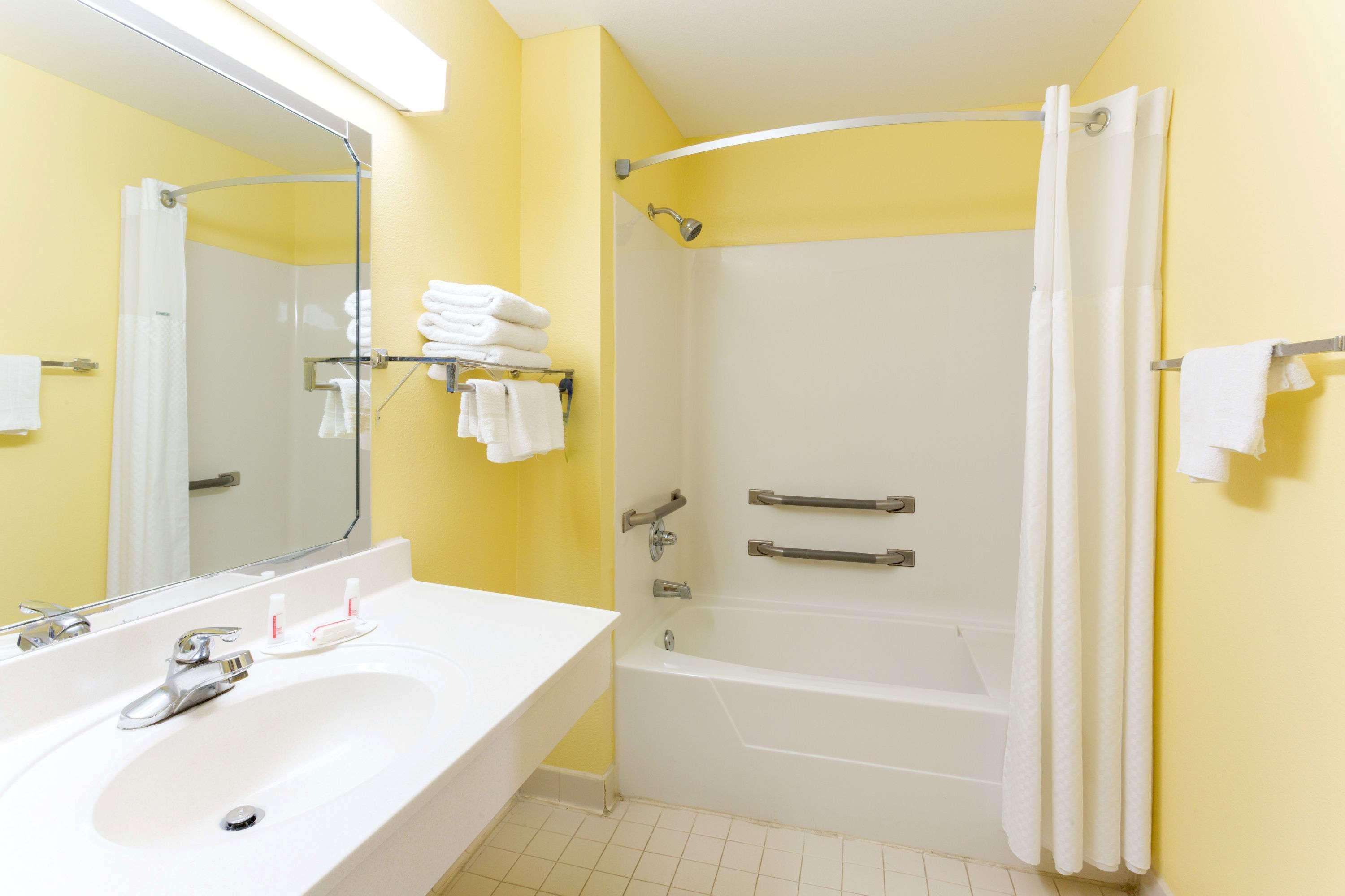 Days Inn Lamont/Монтиселло Экстерьер фото