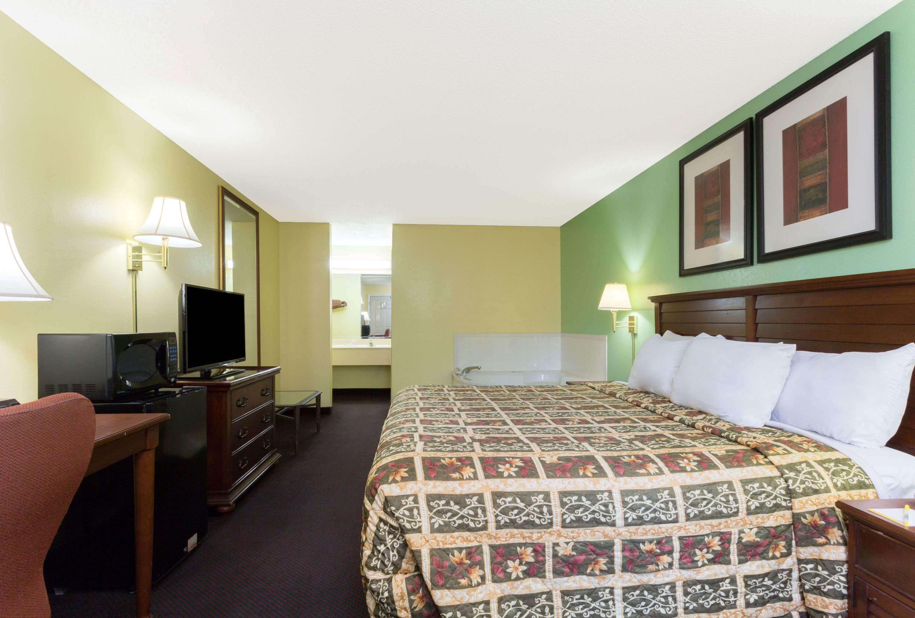 Days Inn Lamont/Монтиселло Экстерьер фото